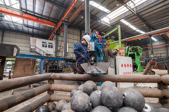 西安网架配件-螺栓球加工车间